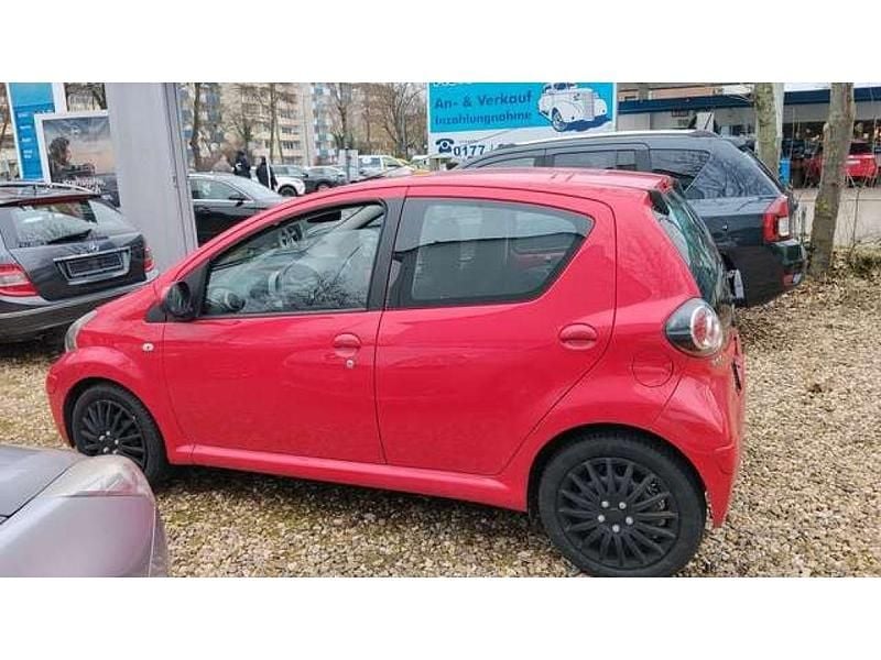 Gebraucht Toyota Aygo Cool 68 PS (50 kW) 2012 Rot Kleinwagen