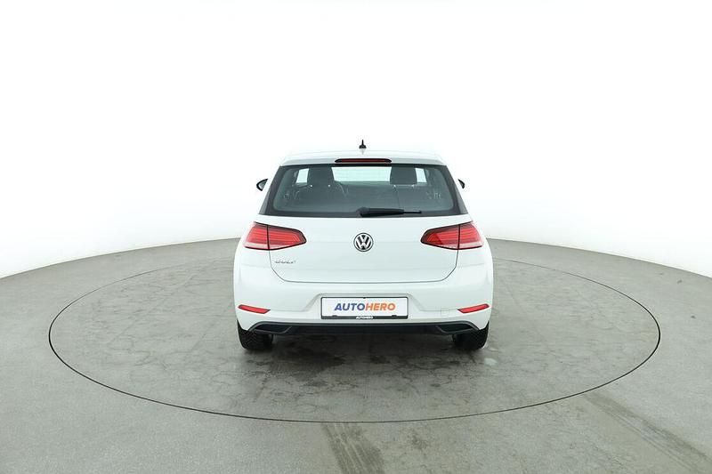 Gebraucht VW Golf VII Trendline 86 PS (63 kW) 2018 Weiß Limousine