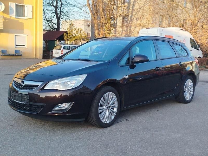 Gebraucht Opel Astra 120 PS (88 kW) 2012 Violet Kombi