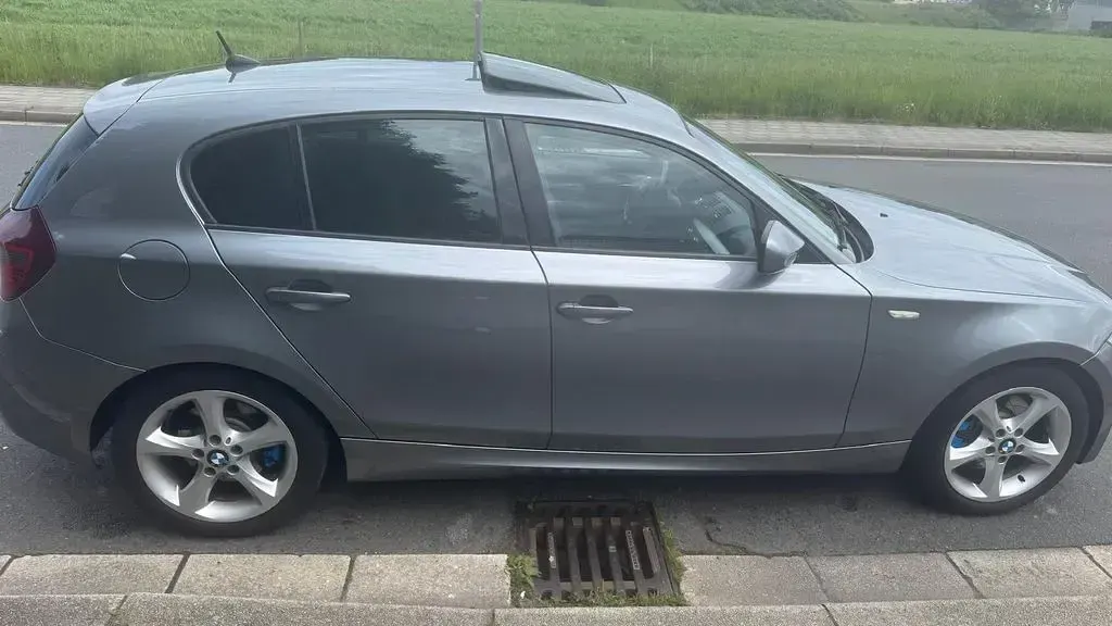 Gebraucht BMW 123 Performance 204 PS (150 kW) 2010 Grau Kleinwagen