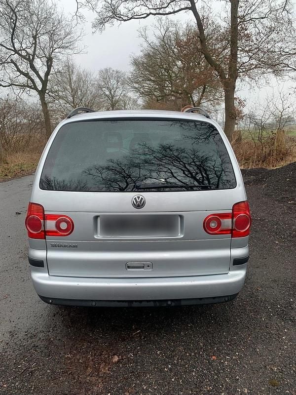 Second-hand VW Sharan 116 CP (85 kW) 2007 Argintiu Monovolum