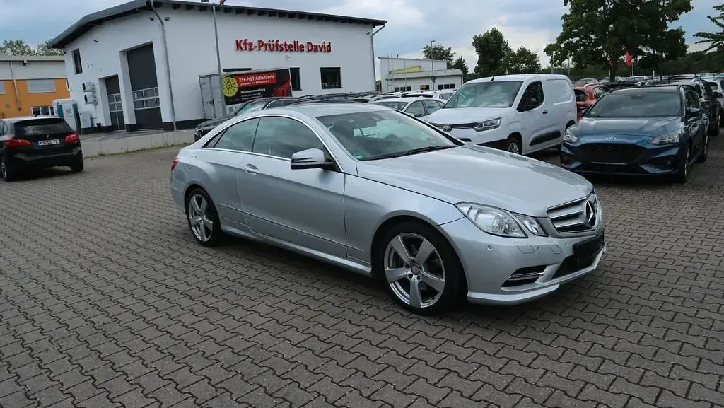Usado Mercedes E200 184 CV (135 kW) 2013 Plateado Coupe