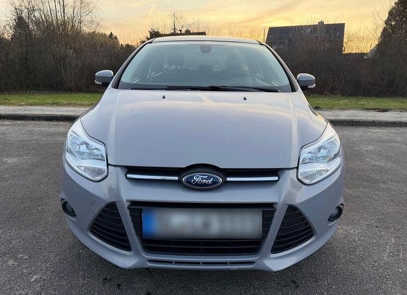 Gebraucht Ford Focus Titanium 116 PS (85 kW) 2011 Grau Limousine