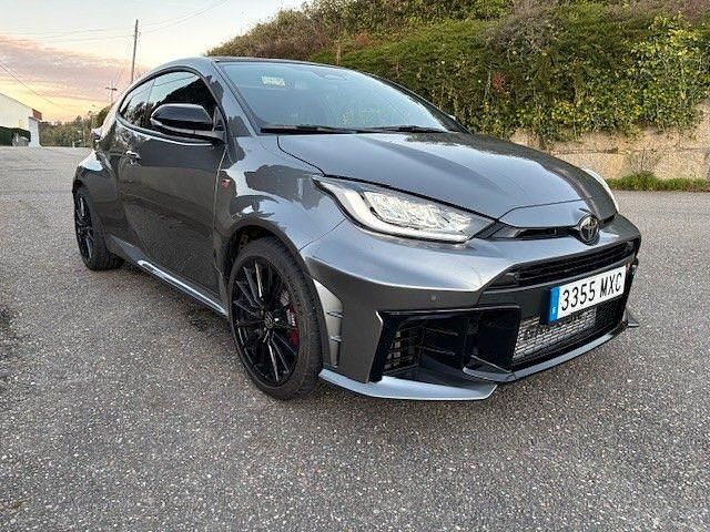 Grau Gebraucht 2024 Toyota Yaris | 49.900 € (Etwas zu teuer) - Bild 1/4