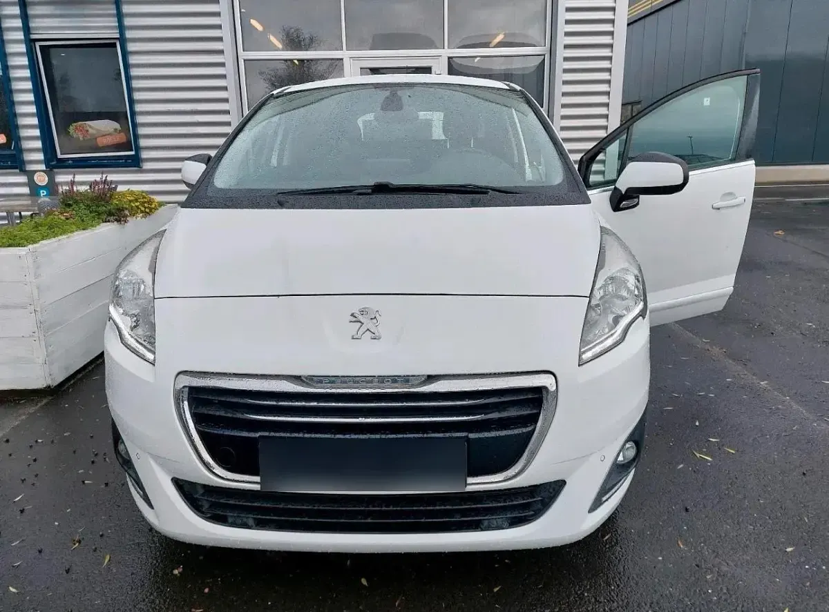 Gebraucht Peugeot 5008 120 PS (88 kW) 2016 Weiß Kleinwagen