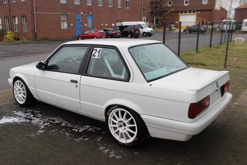 Gebraucht BMW 325 Basis 190 PS (139 kW) 1989 Weiß Limousine