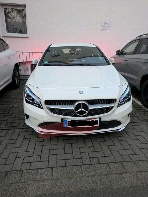 Weiß Gebraucht 2016 Mercedes CLA180 Limousine | 17.000 € (Fairer Preis) - Bild 1/4