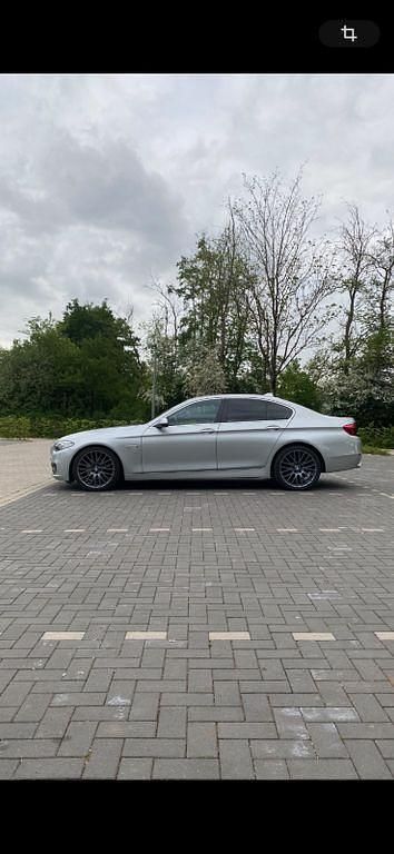Silber Gebraucht 2014 BMW 520 Limousine | 17.900 € (Fairer Preis) - Bild 1/4