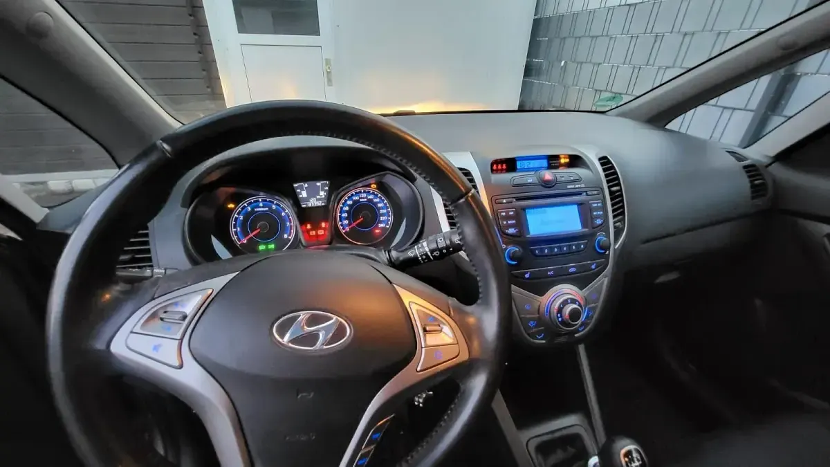Gebraucht Hyundai ix20 Edition 90 PS (66 kW) 2014 Grau Kleinwagen