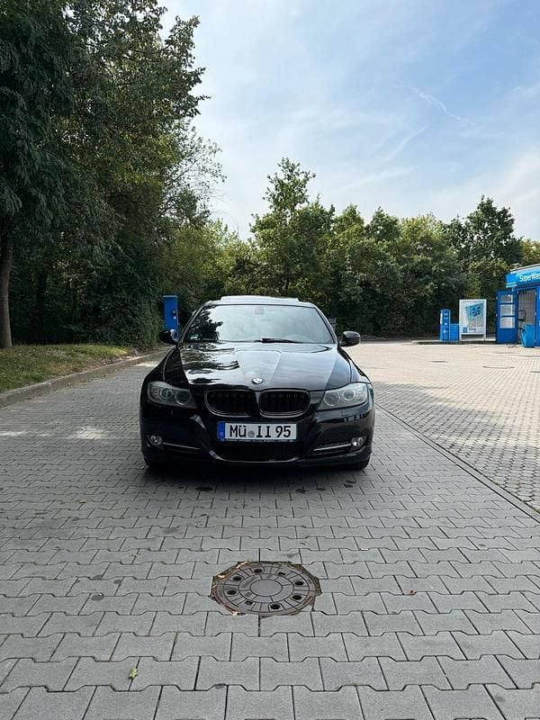Schwarz Gebraucht 2011 BMW 320 Limousine | 6.200 € (Fairer Preis) - Bild 1/4