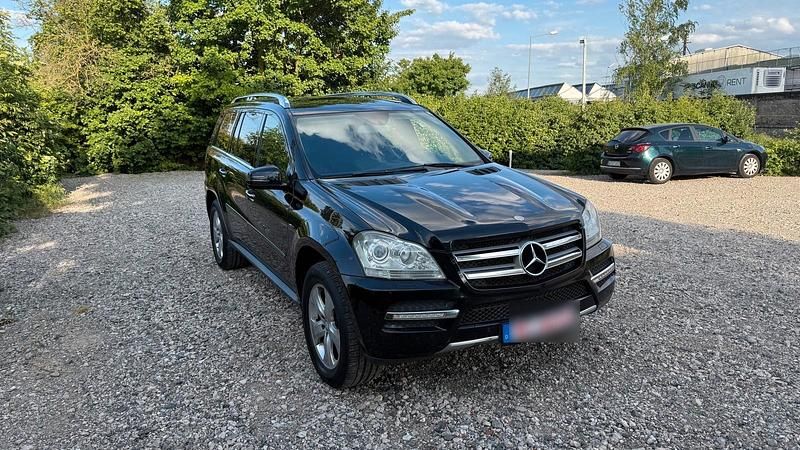Schwarz Gebraucht 2011 Mercedes GL350 SUV | 10.900 € - Bild 1/4