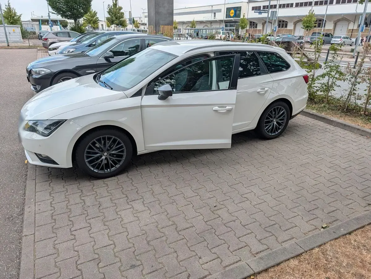 Gebraucht Seat Leon ST CONNECT 125 PS (91 kW) 2016 Weiß Kombi