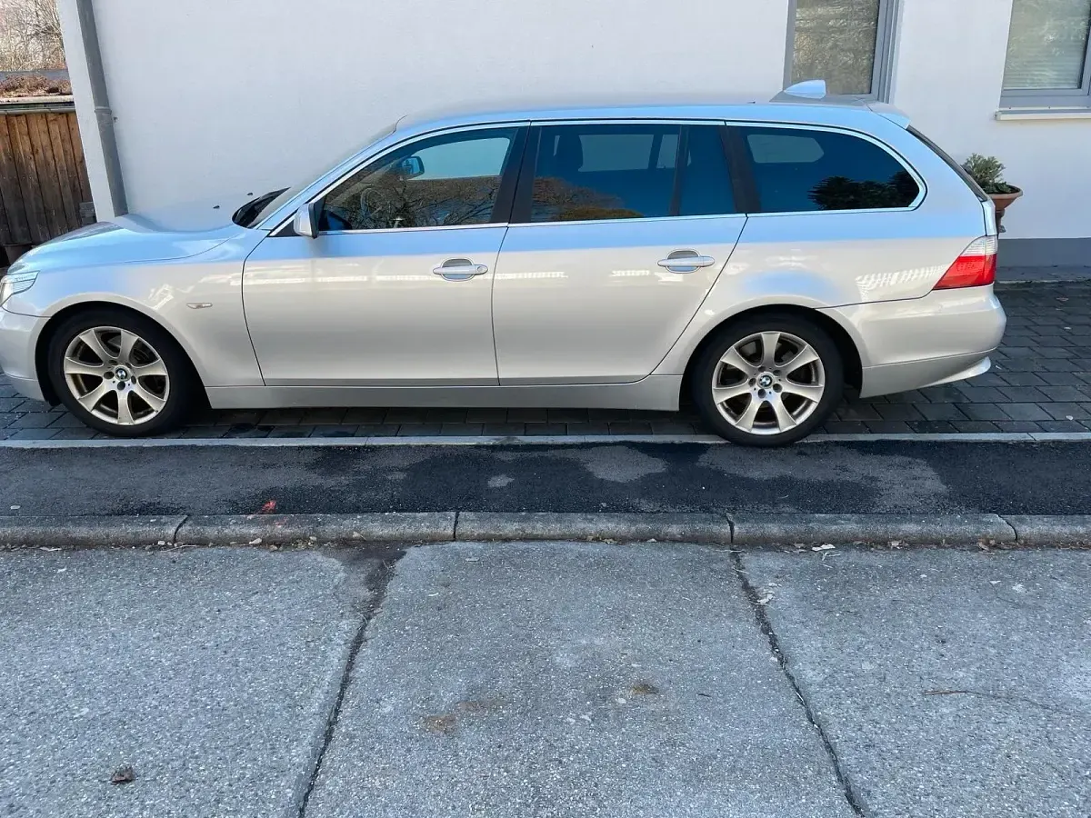 Gebraucht BMW 523 177 PS (130 kW) 2005 Silber Kombi