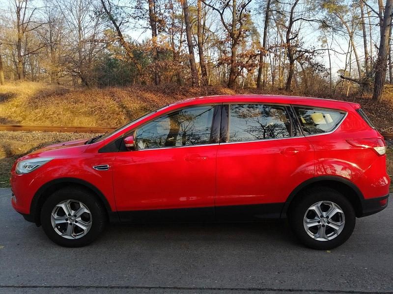 Używany Ford Kuga 120 KM (88 kW) 2015 Czerwony SUV