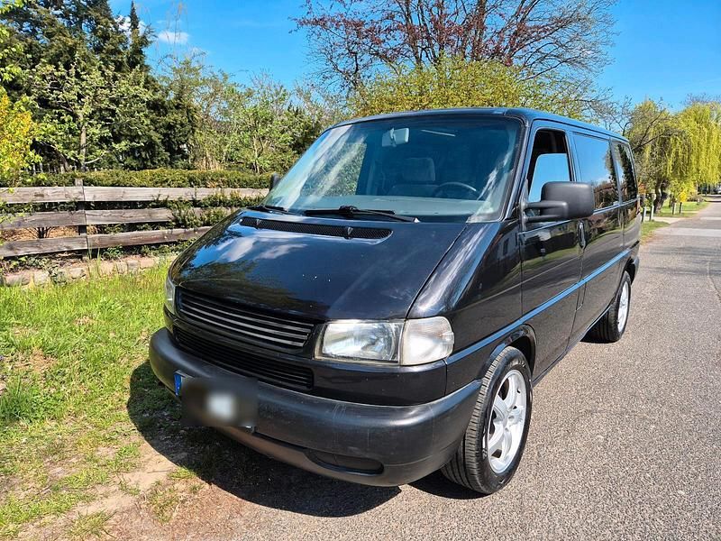 Second-hand VW Caravelle 151 CP (111 kW) 2001 Negru Van