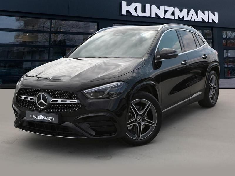 Kosmosschwarz metallic Gebraucht 2025 Mercedes GLA220 AMG SUV | 48.490 € (Superpreis) - Bild 1/4