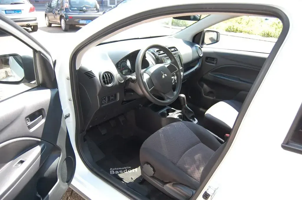Gebraucht Mitsubishi Space Star Basis 71 PS (52 kW) 2018 Weiß Kleinwagen
