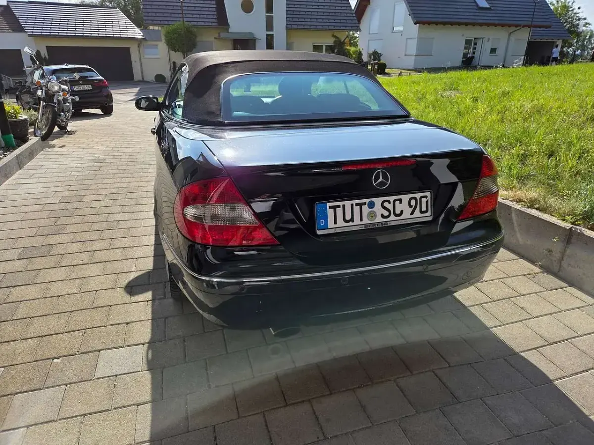 Gebraucht Mercedes CLK200 Avantgarde 184 PS (135 kW) 2007 Schwarz Cabrio