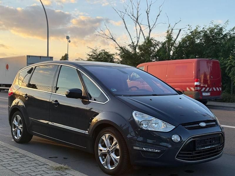 Grau Gebraucht 2011 Ford S-MAX Titanium Van / Kleinbus | 4.999 € (Guter Preis) - Bild 1/4