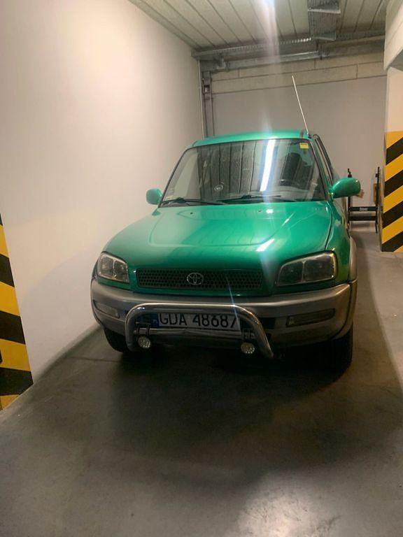 Grün Gebraucht 1999 Toyota RAV4 SUV | 4.900 € (Teuer) - Bild 1/4