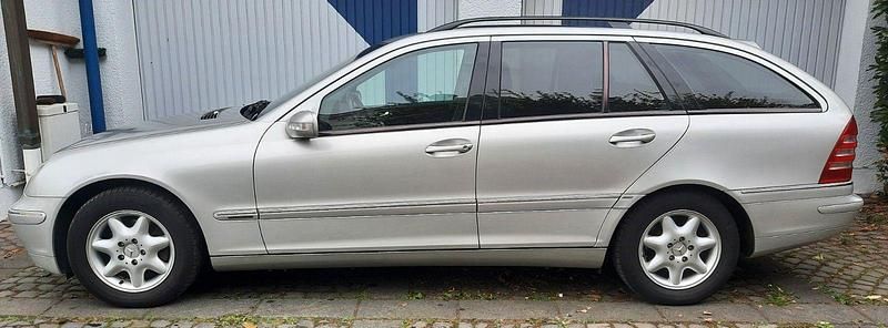 Silber Gebraucht 2002 Mercedes C200 Elegance Kombi | 3.600 € (Fairer Preis) - Bild 1/4