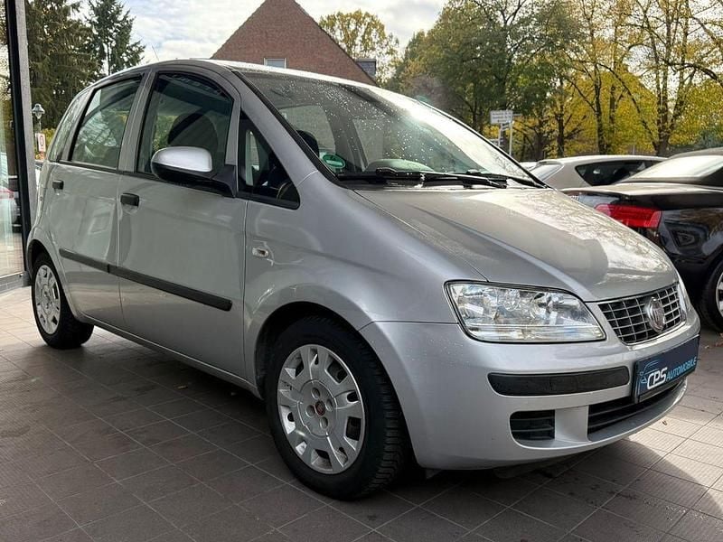 Gebraucht Fiat Idea 95 PS (69 kW) 2011 Silber Van / Kleinbus