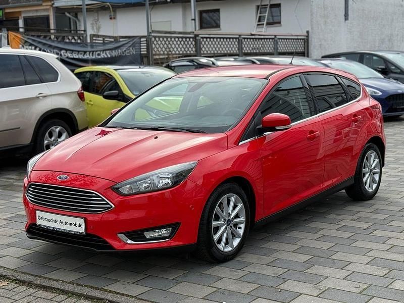 Gebraucht Ford Focus Titanium 125 PS (91 kW) 2018 Rot Limousine