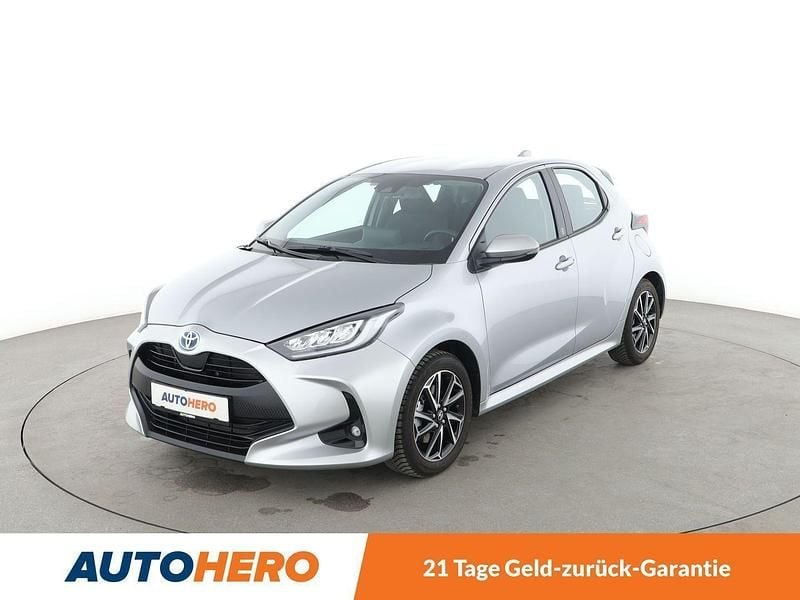 Grau Gebraucht 2022 Toyota Yaris Hybrid Team Kleinwagen | 20.990 € (Fairer Preis) - Bild 1/3