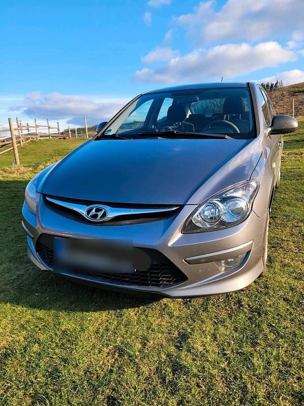 Gebraucht Hyundai i30 90 PS (66 kW) 2012 Grau Limousine