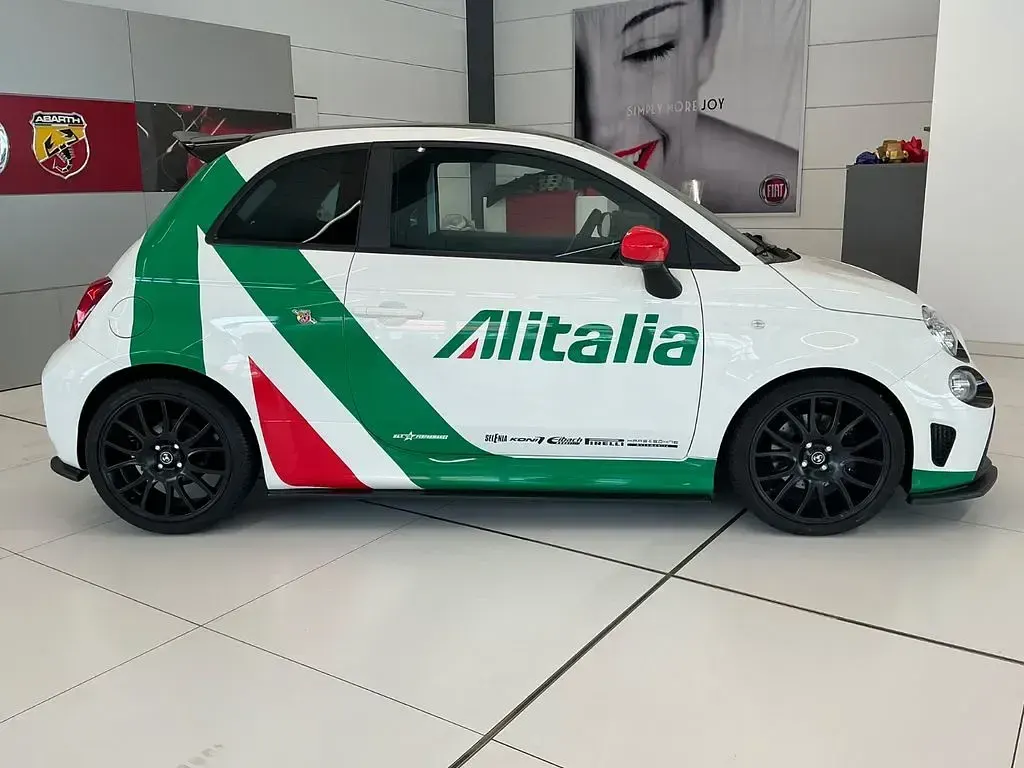 Gebraucht Abarth 595 165 PS (121 kW) 2022 Gara weiß / dach schwarz Kleinwagen