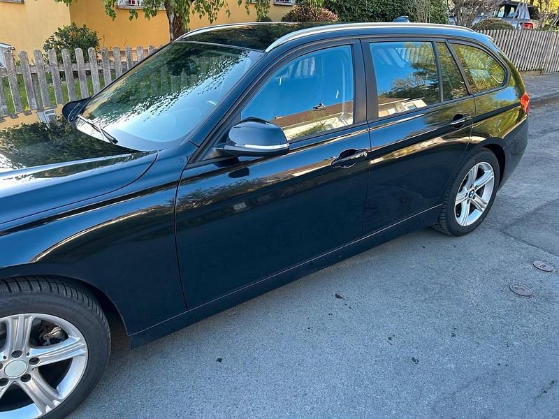 Second-hand BMW 330 258 CP (189 kW) 2013 Negru Break