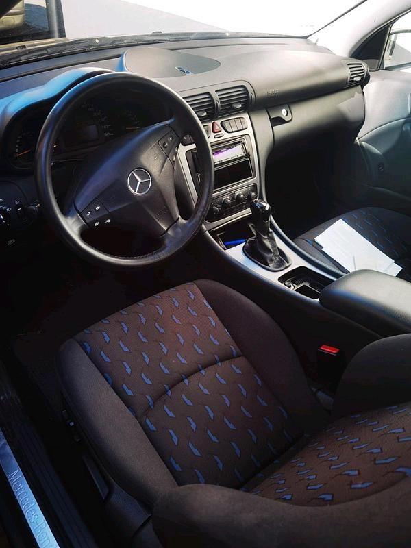 Gebraucht Mercedes C180 129 PS (94 kW) 2001 Blau Coupé