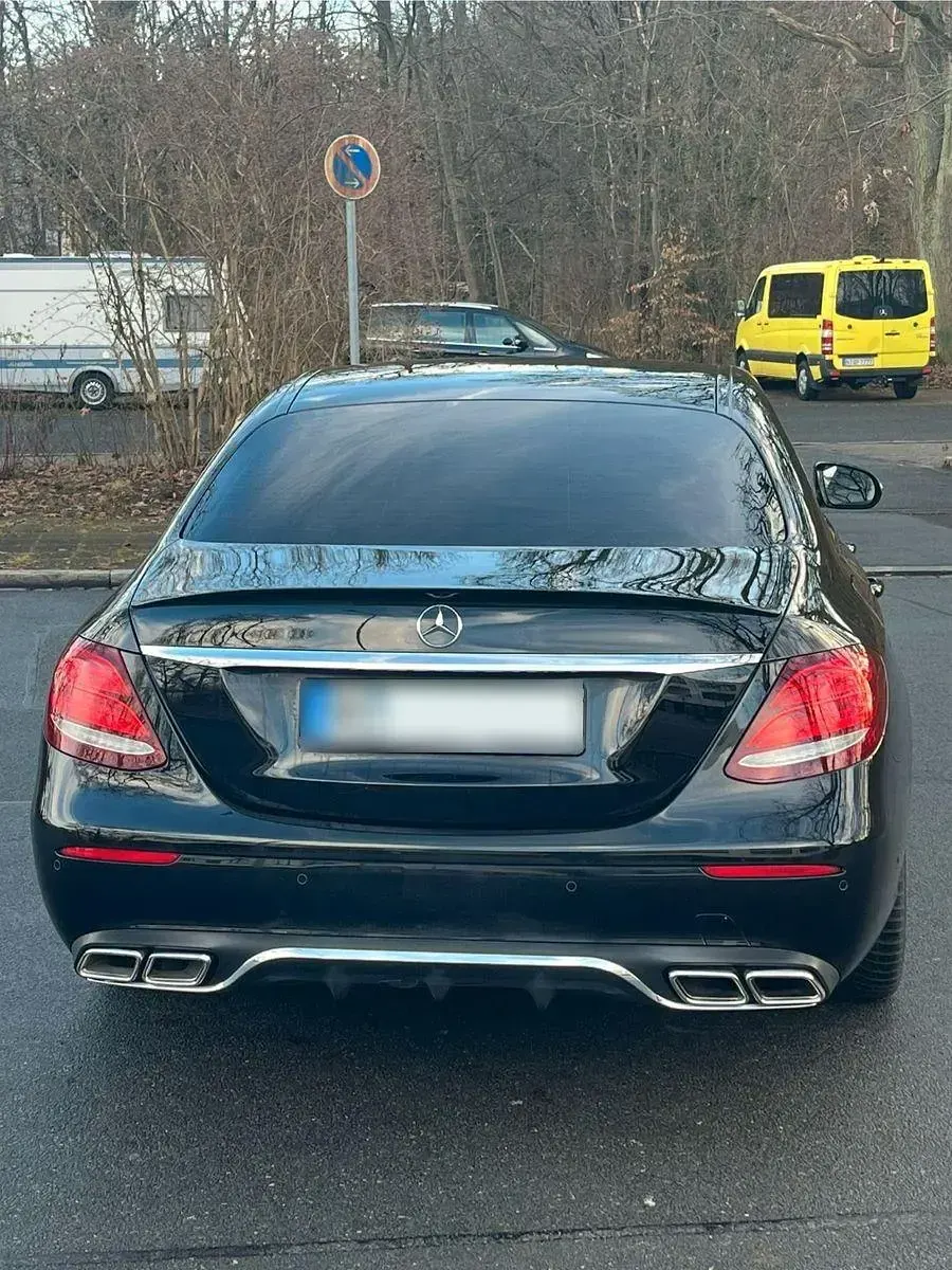 Gebraucht Mercedes E220 194 PS (142 kW) 2016 Schwarz Limousine