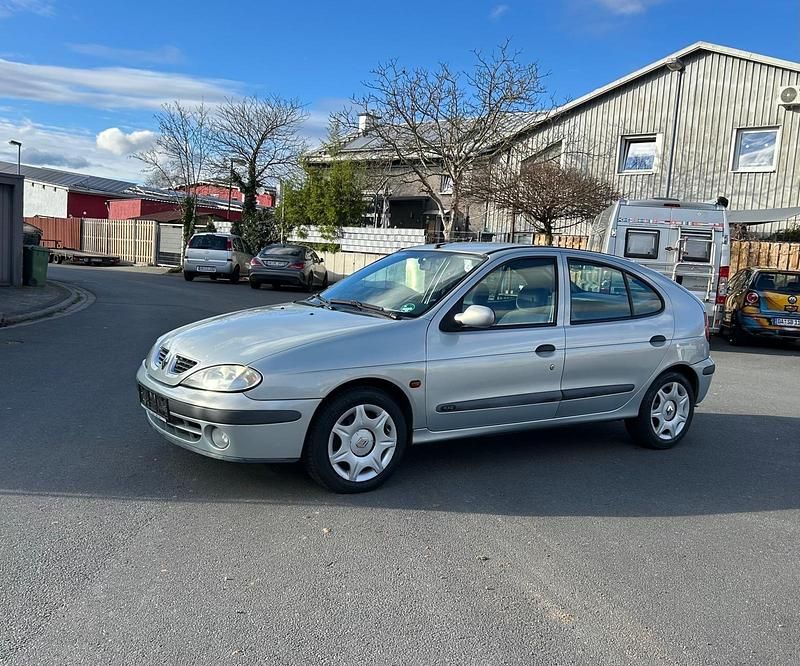 Gebraucht 2000 Renault Mégane Limousine | 1.700 € (Fairer Preis) - Bild 1/4
