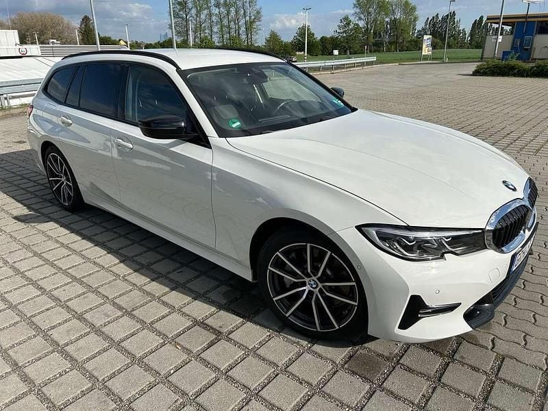 Weiß Gebraucht 2020 BMW 330 Sport Line Kombi | 34.000 € (Fairer Preis) - Bild 1/4