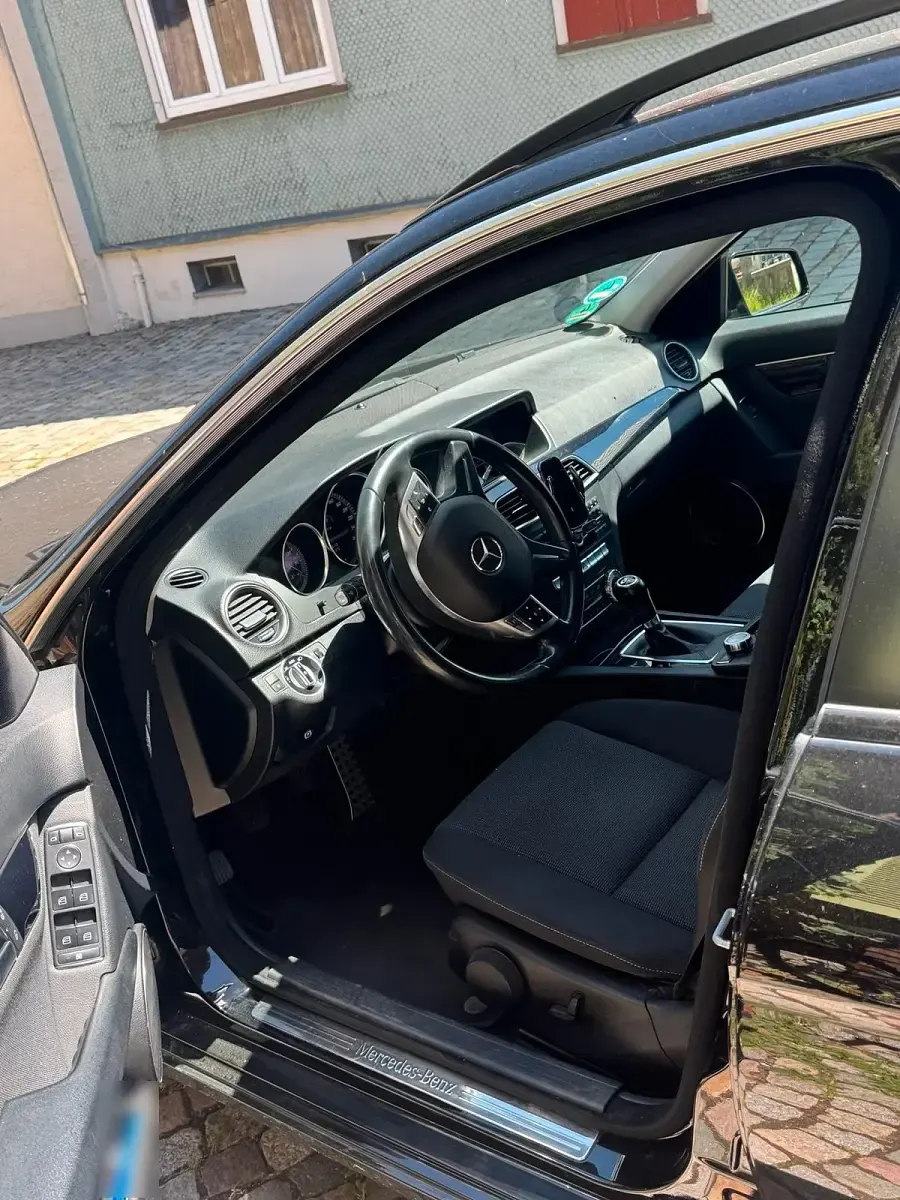 Gebraucht Mercedes C180 120 PS (88 kW) 2012 Schwarz Kombi