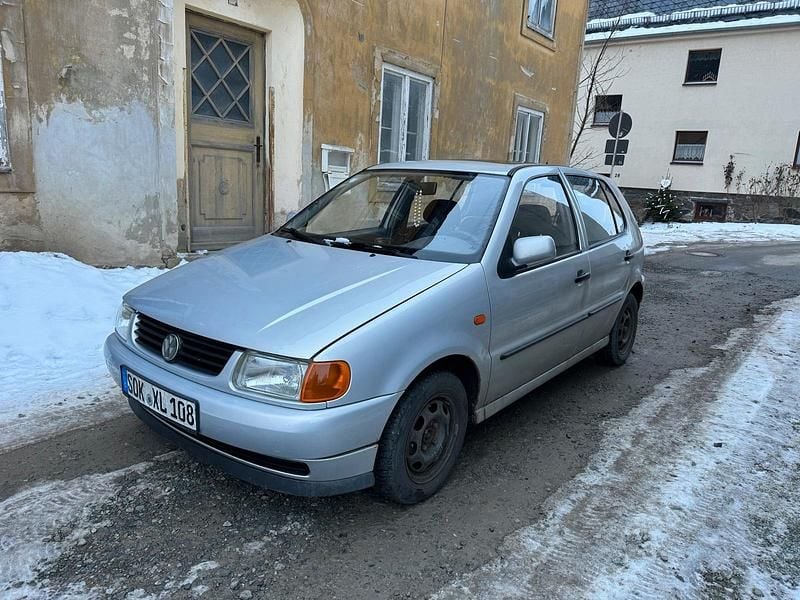 Gebraucht VW Polo 60 PS (44 kW) 1998 Silber Limousine