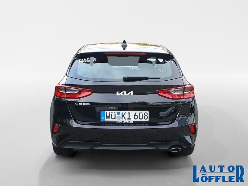 Gebraucht Kia Ceed 101 PS (74 kW) 2025 Zilinaschwarz Kleinwagen