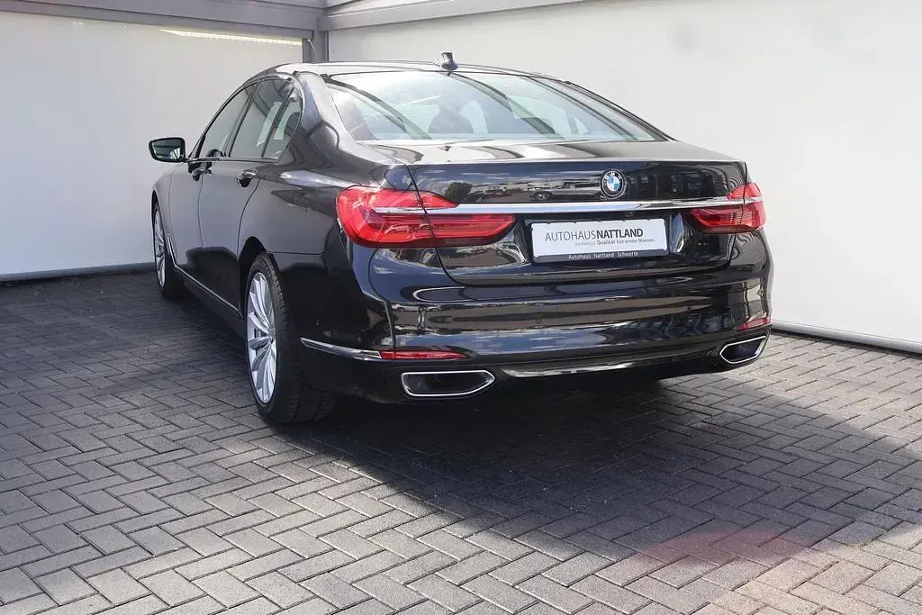 Gebraucht BMW 730 Shadowline 265 PS (194 kW) 2018 Black sapphire metallic Limousine