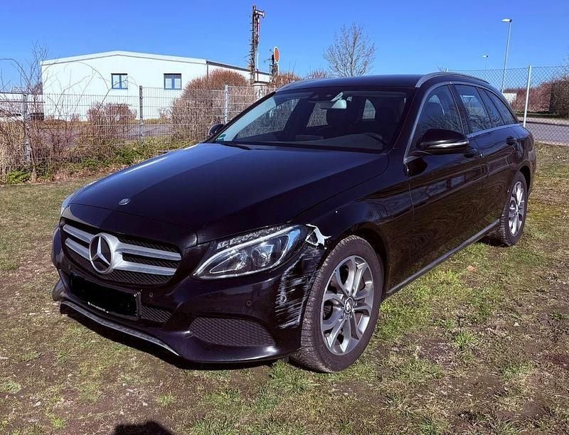 Gebraucht Mercedes C220 170 PS (125 kW) 2015 Schwarz Limousine