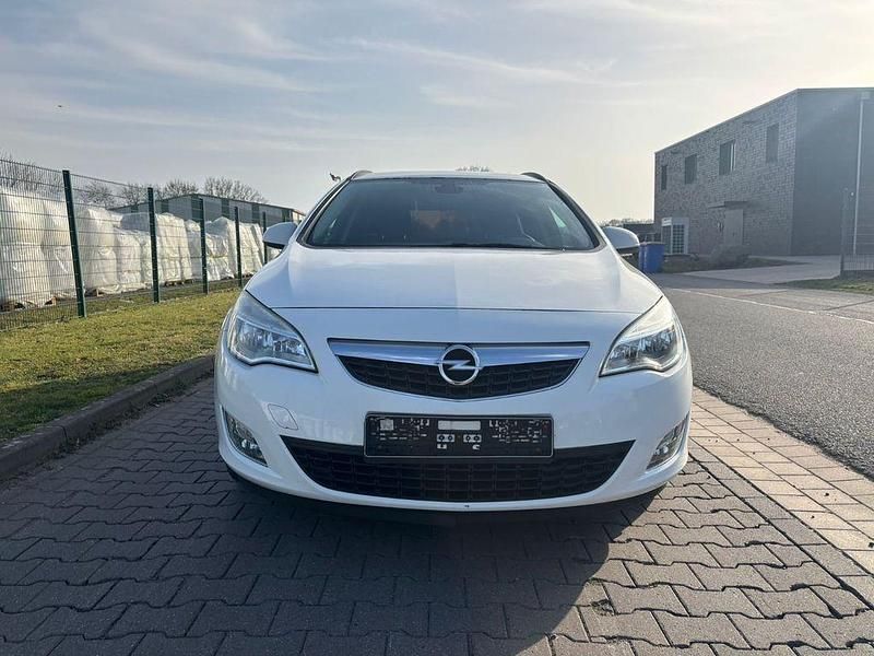 Gebraucht Opel Astra 110 PS (80 kW) 2011 Weiß Kombi