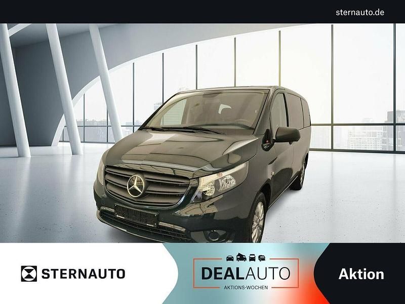 Grün Gebraucht 2023 Mercedes Vito Van / Kleinbus | 39.850 € (Teuer) - Bild 1/4