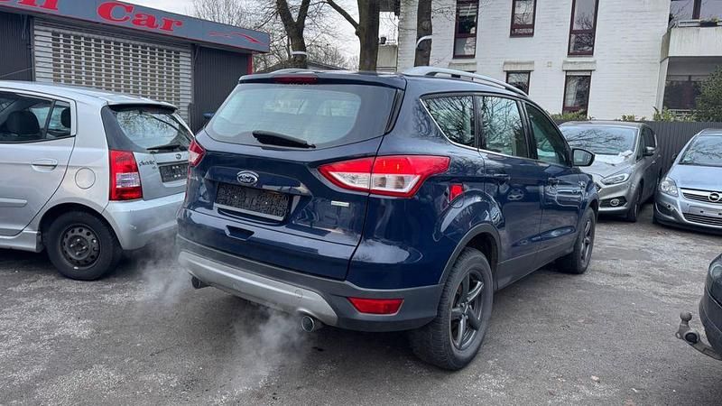 Gebraucht Ford Kuga Trend 150 PS (110 kW) 2015 Blau SUV