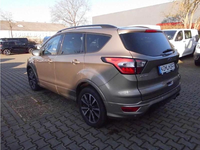 Gebraucht Ford Kuga ST-Line 150 PS (110 kW) 2019 Pyritsilber metallic (metallic) SUV
