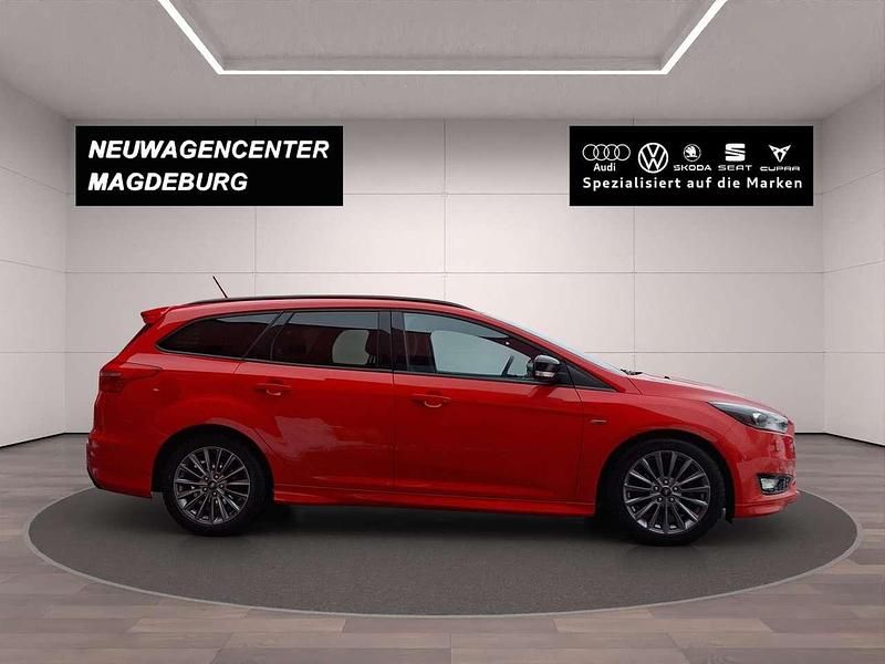 Gebraucht Ford Focus ST-Line 140 PS (102 kW) 2018 Rot Kombi