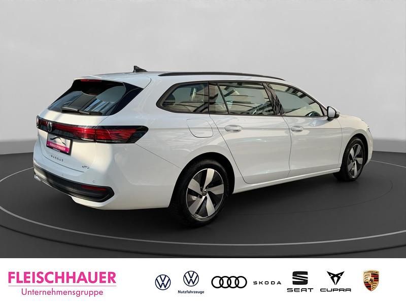 Gebraucht VW Passat Business 150 PS (110 kW) 2023 Blau Kombi