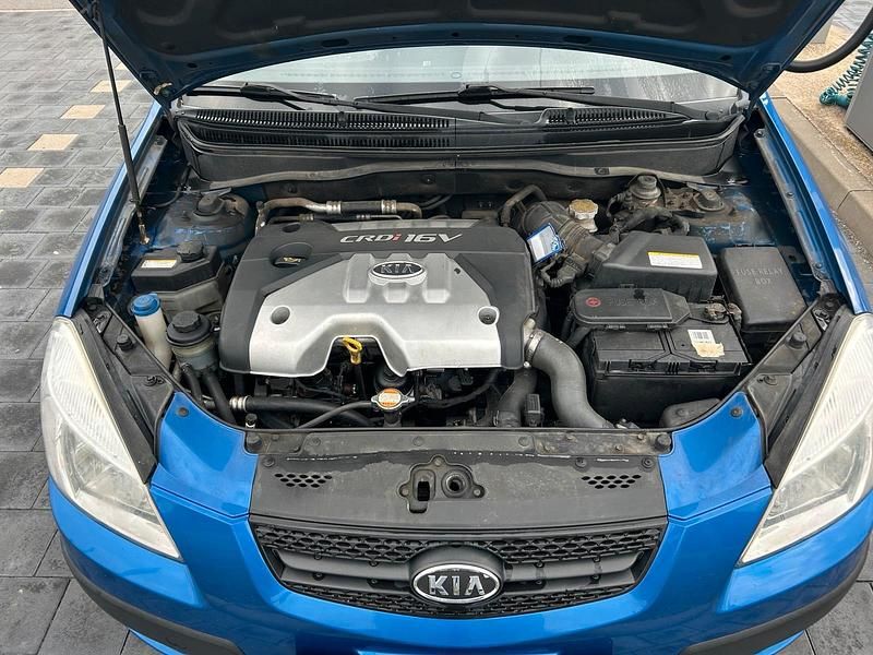 Second-hand Kia Rio 110 CP (80 kW) 2009 Albastru Hatchback