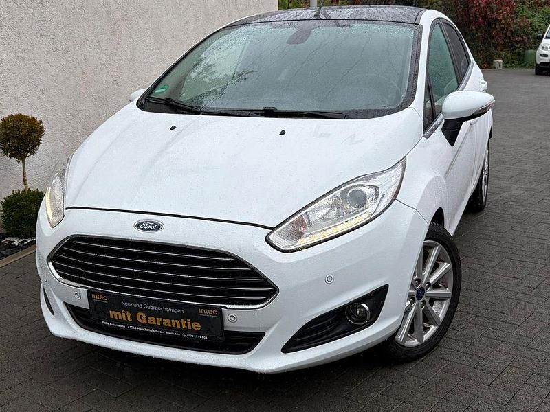 Frozen white Gebraucht 2016 Ford Fiesta Titanium Kleinwagen | 7.998 € (Fairer Preis) - Bild 1/4
