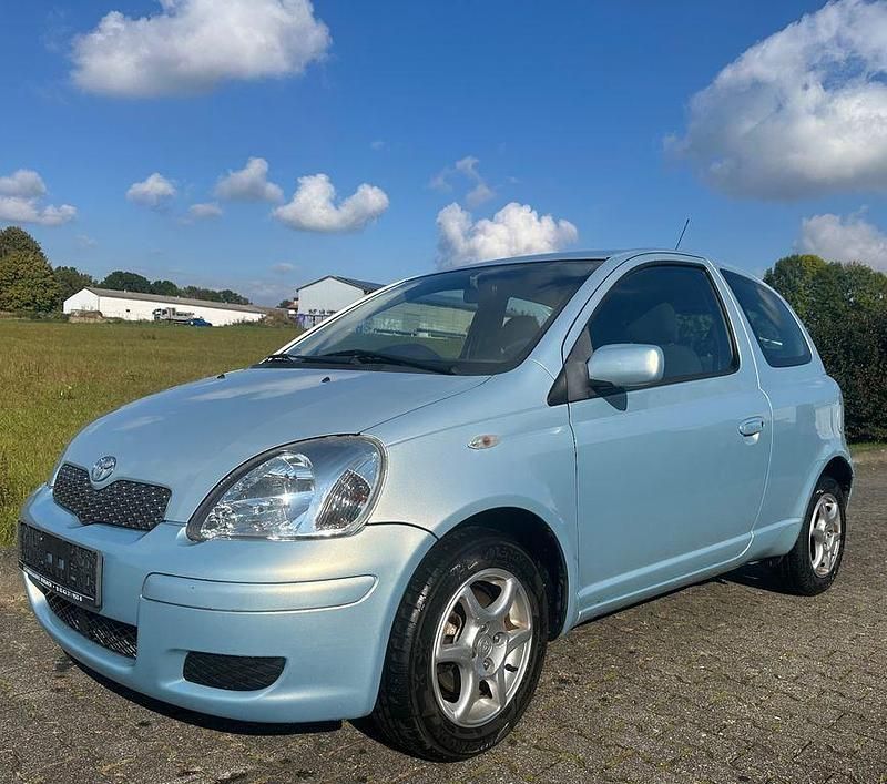 Blau Gebraucht 2003 Toyota Yaris Limousine | 1.750 € (Superpreis) - Bild 1/4