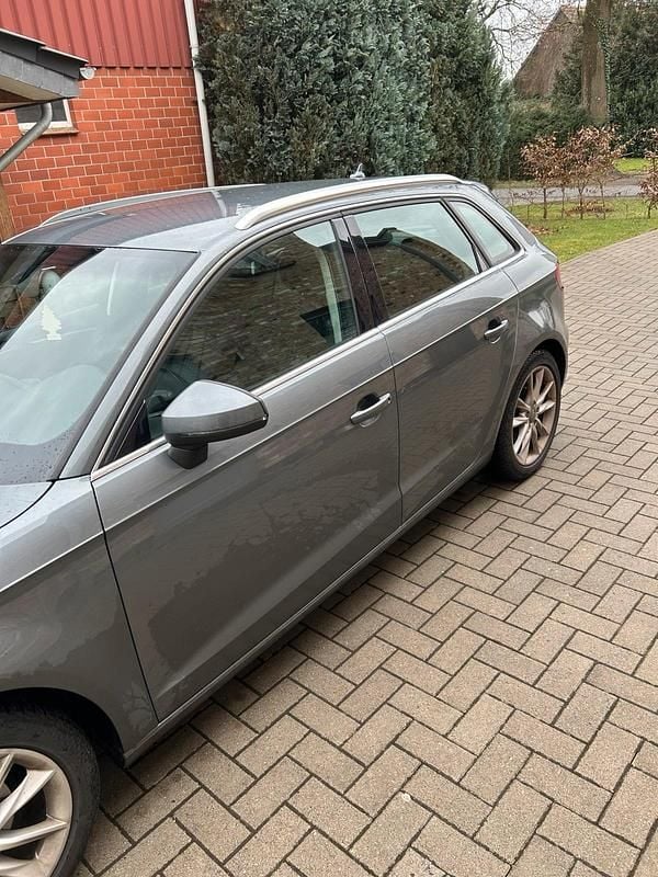 Gebraucht Audi A3 Comfort 140 PS (102 kW) 2014 Grau Limousine